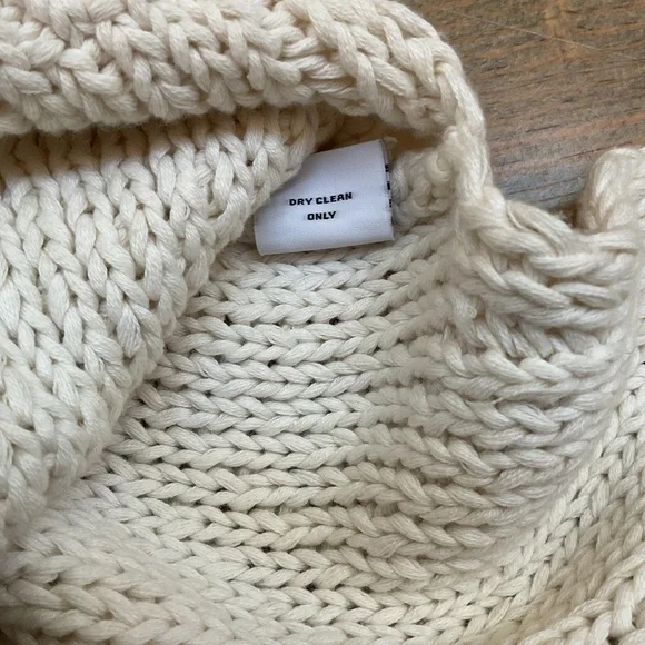525 AMERICAN CREAM CABLE KNIT CHUNKY SWEATER